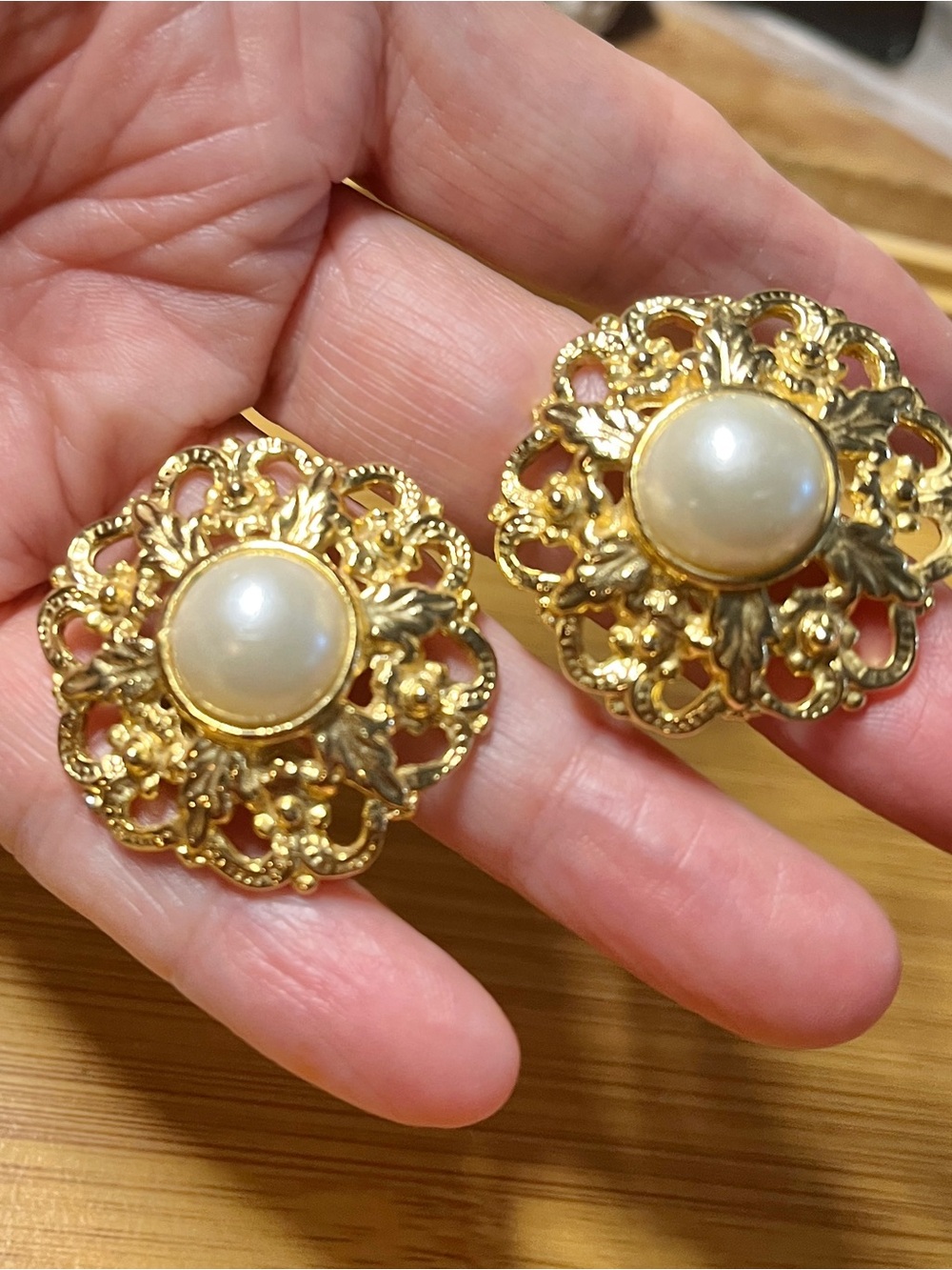 GoldPlated Vintage Round Floral Filagree Shoe Clips Faux Pearl Cabochon Center